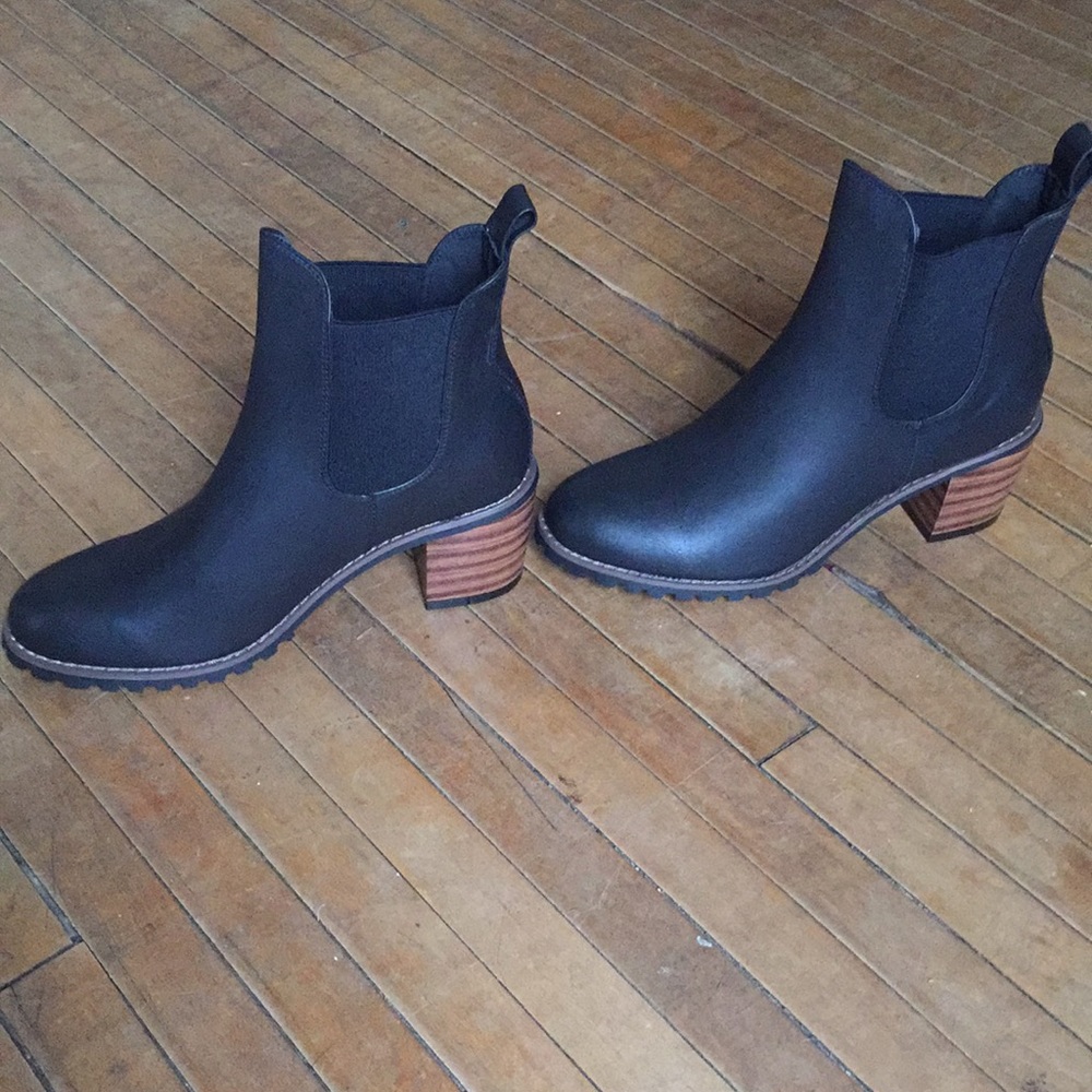 Black heeled booties